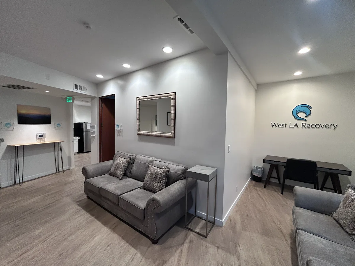 West LA Recovery - 사진 3