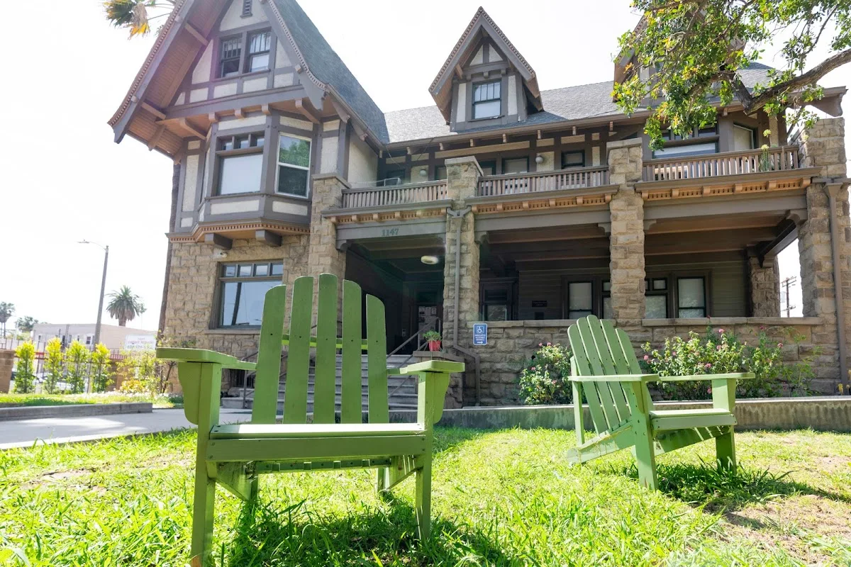 Alcoholism Center For Women - 照片 3