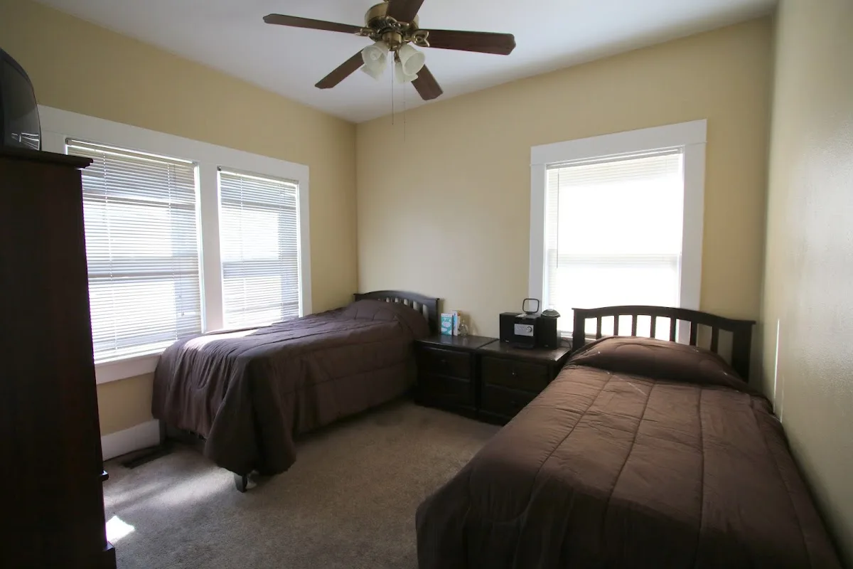 Puente House Sober Living in Covina - Foto 2