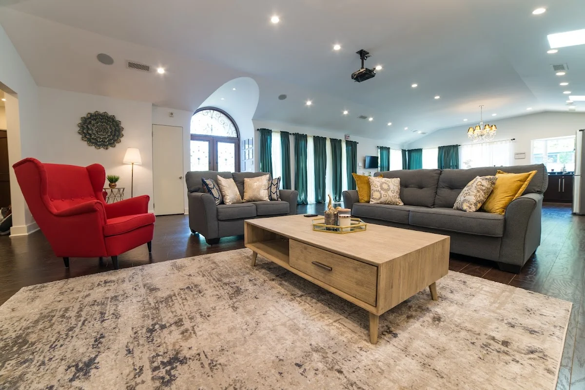 Gloria Detox | Drug & Alcohol Rehab Center Los Angeles - Photo 4